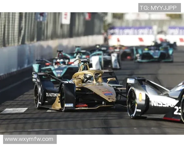 圣地亚哥与希金斯的精彩对决揭示足球战术与团队合作的完美结合 圣地亚哥与希金斯的精彩对决揭示足球战术与团队合作的完美结合